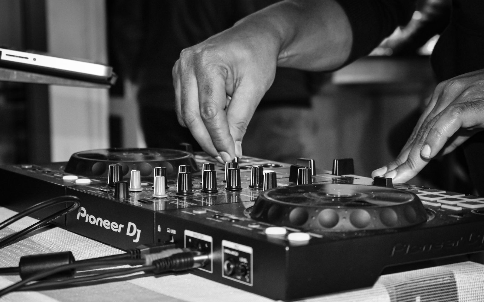 DJ Service (4 Hours)